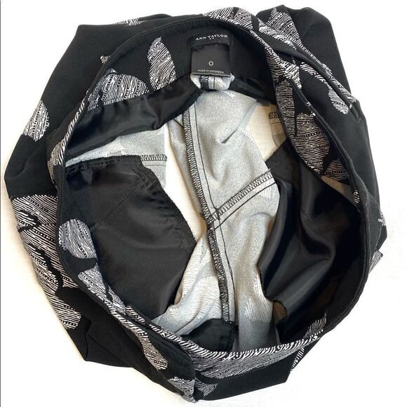Ann Taylor factory black and white floral shorts size 0 - Picture 7 of 16